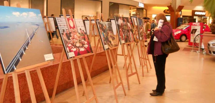 Fotografiile au fost realizate de Felician Săteanu, Dan Moldovan şi Florin Puşcaş.