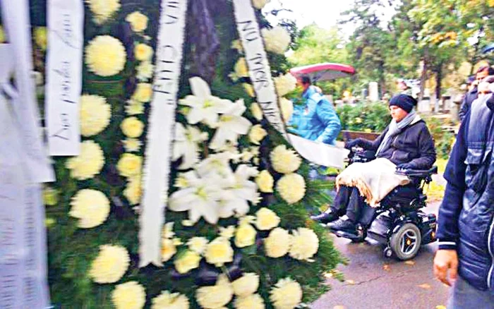 
    Neşu şi-a condus  tatăl pe ultimul drumFOTO: Adevărul.ro  