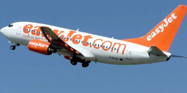 Avion al companiei EasyJet FOTO thedrum.com