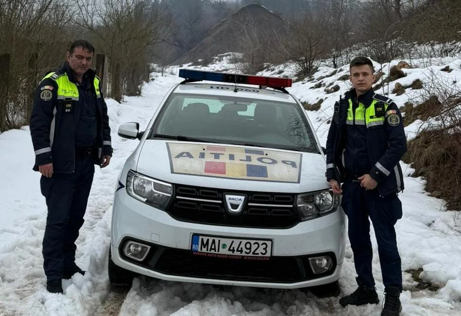 Doi polițiști din Hunedoara au salvat în ultimul moment un bărbat care se spânzurase