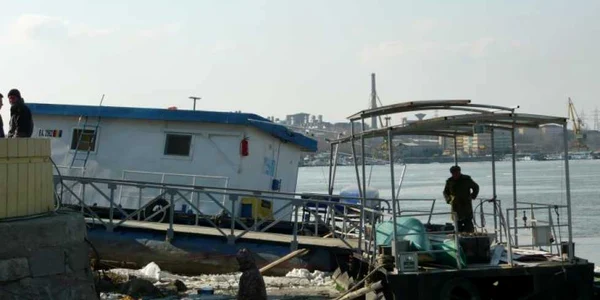 Localnicii ajung în numai câteva minute de pe un mal pe altul