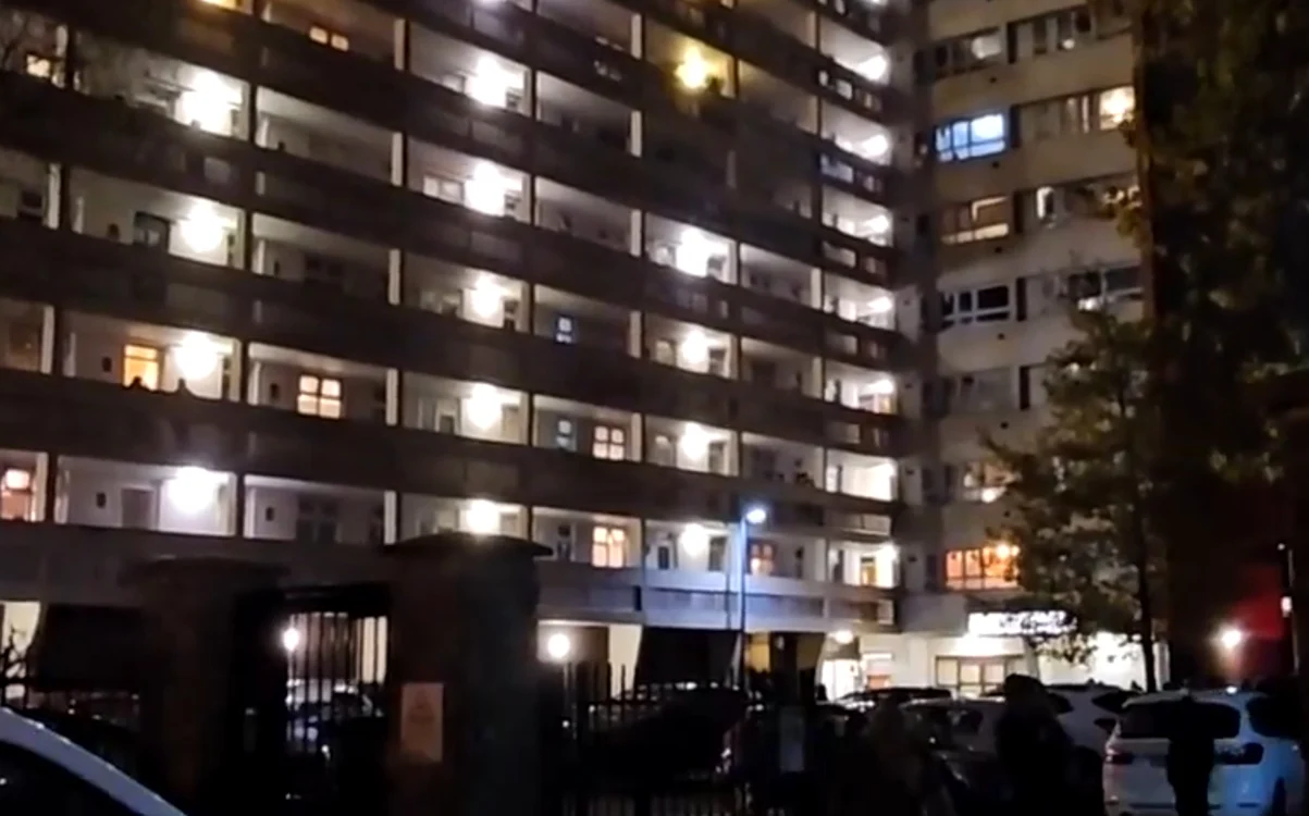 Sute de persoane au trebuit să își găsească alte locuri unde să stea