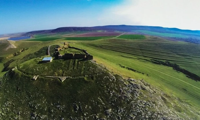 Singura cetate medievală a Dobrogei era cândva pe ţărmul Mării Negre  Cum a ajuns acum la mulţi kilometri de apă jpeg