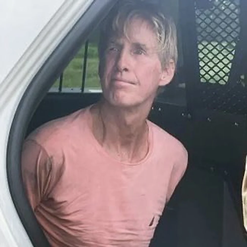 Scene șocante cu bărbatul care a încercat să-l asasineze pe Donald Trump în urmă cu un an. S-a înjunghiat în gât după ce a fost găsit vinovat de toate acuzațiile