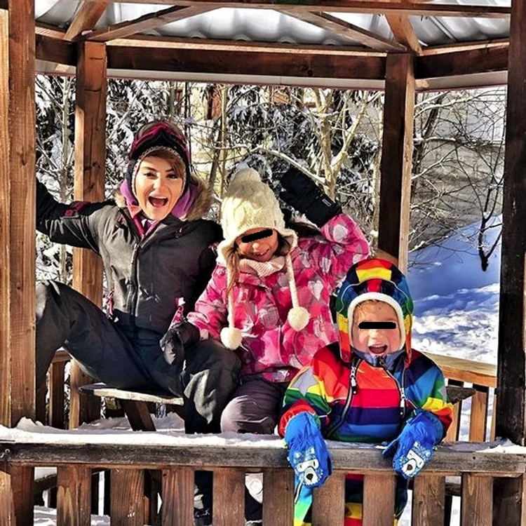 Giulia are doi copii, o fetiță și un băiețel 