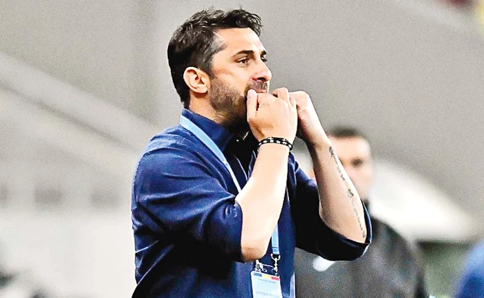 
    Alb-roşii l-au ales pe Claudiu Niculescu aplicându-i aceleaşi criterii falimentare după care şi-au numit antrenorii în ultimii cinci aniFoto: Click!  