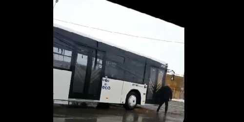 autobuz scapat de sub control foto captura facebook
