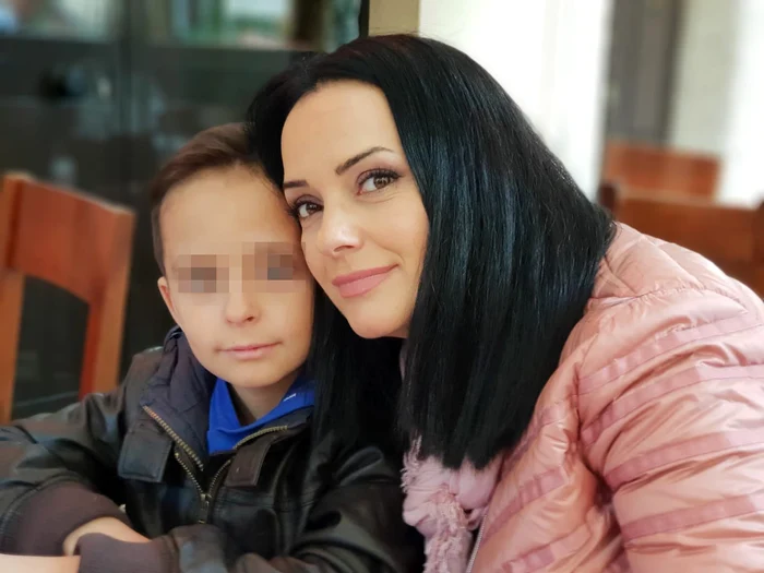 
    Magda Vasiliu și fiul ei, Vlad, în vârstă de 11 anifoto: arhivă personală  