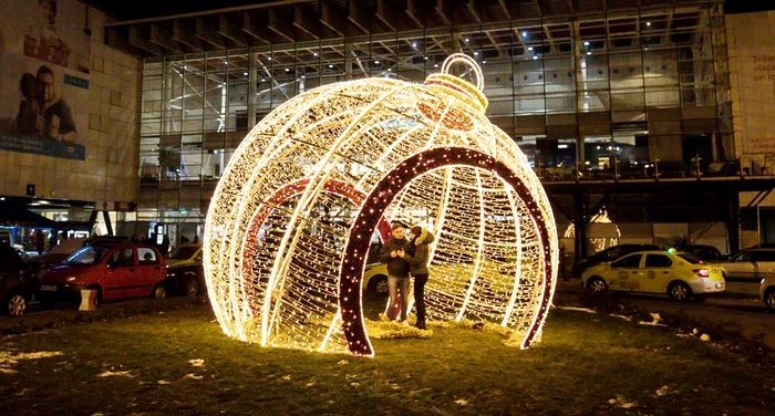 Sectorul 6 este primul din București care aprinde iluminatul pentur SărbătoriFoto: primăria sectorului 6