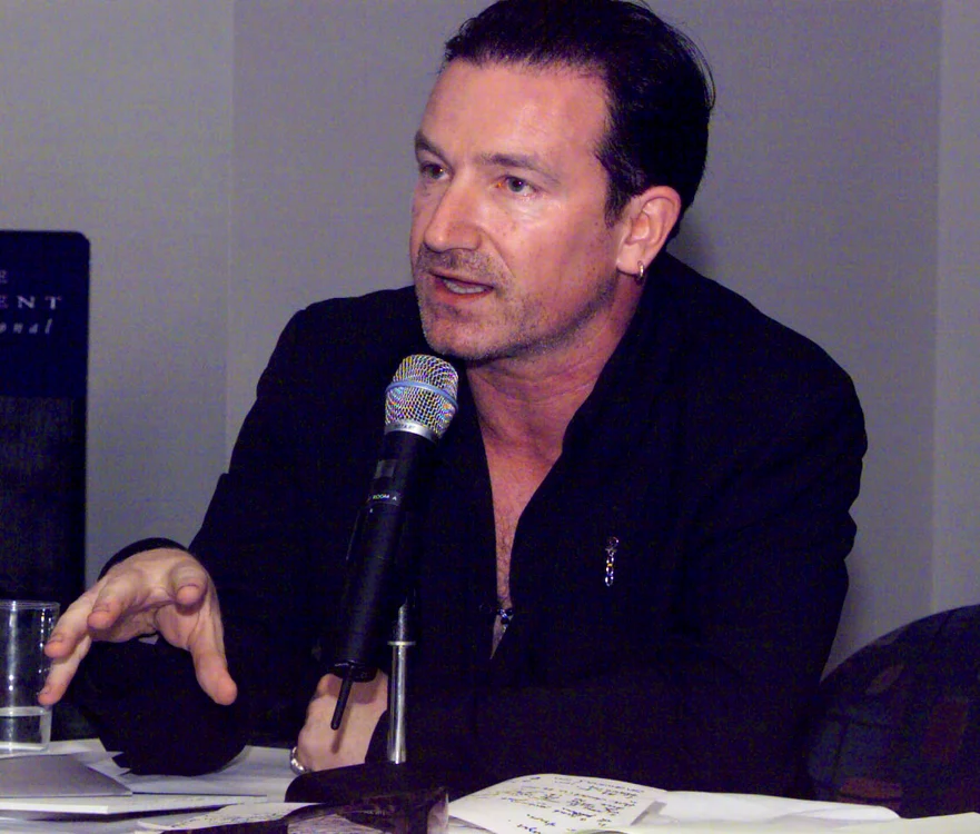 
    Pe 21 noiembrie, Bono va merge la Vatican  