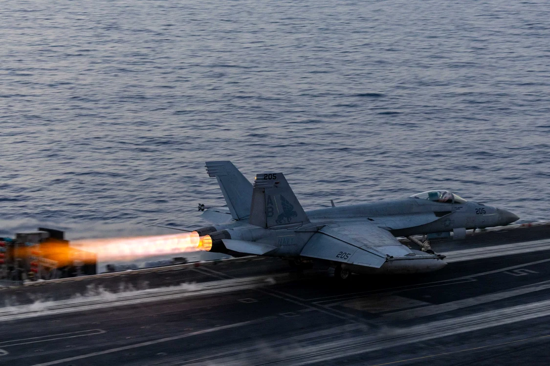 Avion F/A-18E Super Hornet pe portavionul USS Harry S. Truman FOTO Profimedia 