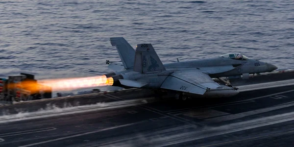 Avion F/A-18E Super Hornet pe portavionul USS Harry S. Truman FOTO Profimedia 