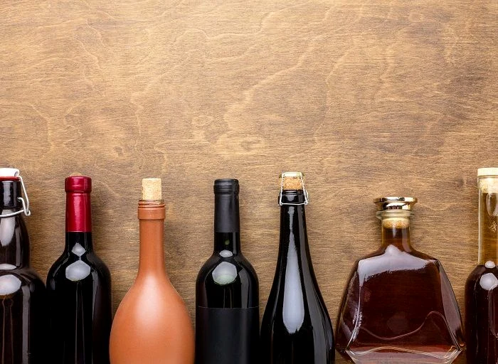 Șoferii care au sticle de alcool în mașină, testați cu etilotestul - Foto Arhivă