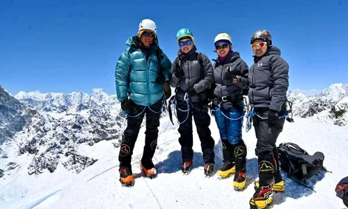 Trei surori din Nepal au scris istorie după ce au reuşit să cucerească împreună vârful Everest jpeg