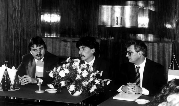 Primarul Timişoarei Liviu Borha (stânga) şi primarul oraşului Sassari Franco Borghetto