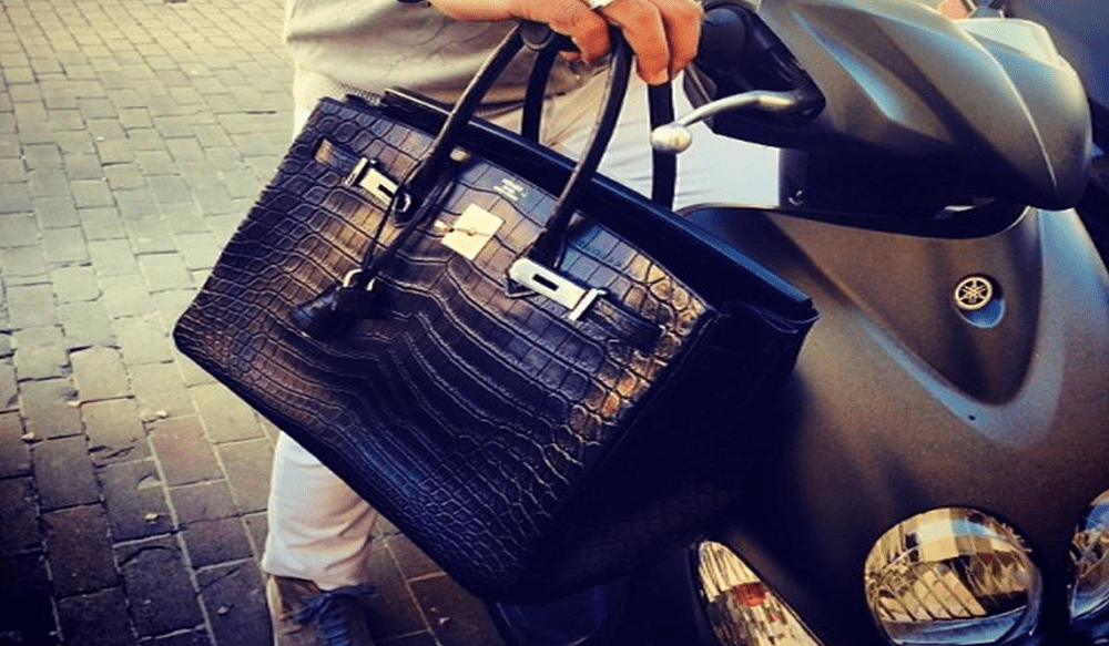 Producătorul genților Birkin, vândute cu 10.000 de dolari, vrea să le scumpească
