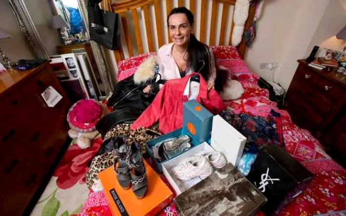 Haine de firmă, vacanţe în destinaţii de lux, operaţii estetice, toate sunt considerate o necesitate de Kim Farry, chiar dacă a fost închisă de şapte ori pentru furt. FOTO Daily Mail