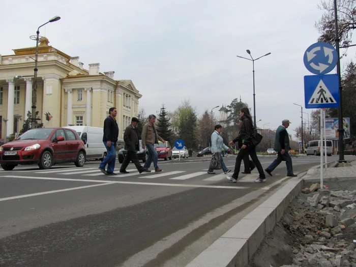 Pietonii în sensul giratoriu
