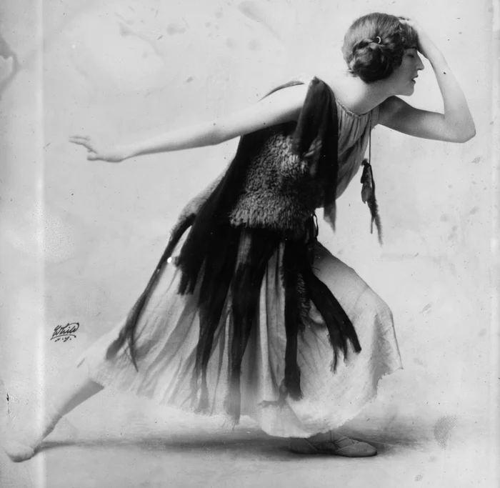 Violet Romer in flapper dress, LC DIG ggbain 12393 crop jpg jpeg