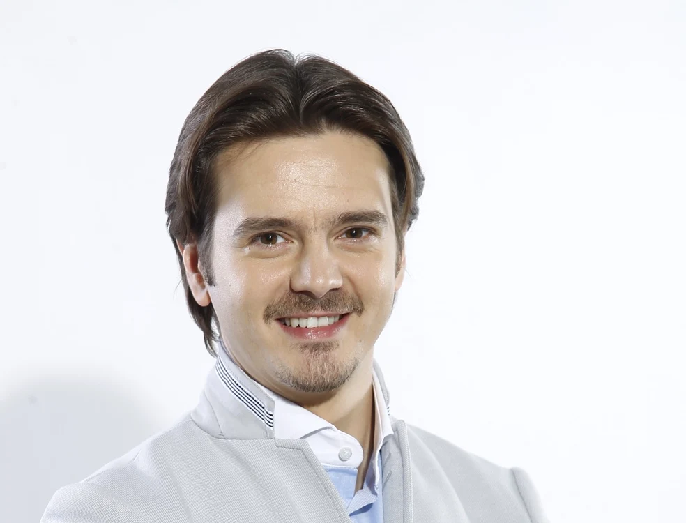 "E o furtună permanentă în mine pe care o stăpânesc foarte bine. Nu las să se vadă, dar consumul emoţional este foarte mare", spune Mihai Petre (34 de ani) despre actul artistic. FOTO Pro TV