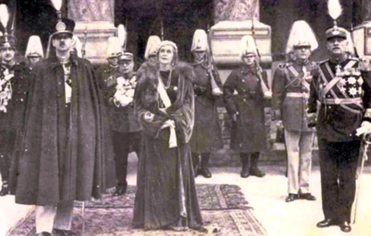 Regele Carol al II-lea și Regina Maria participând la Te-Deumul de Anul Nou (1935)