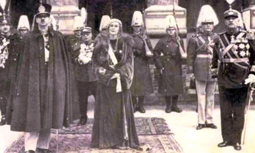 Regele Carol al II-lea și Regina Maria participând la Te-Deumul de Anul Nou (1935)