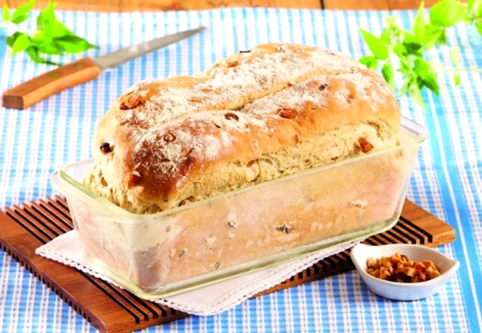 
    Este un adevarat deliciu si cu greu te vei putea ori din mancat, cand o vei scoate calda din cuptorclickpoftabuna.ro  