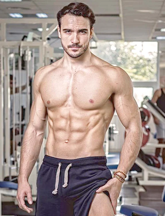 
    2010. Radu Vâlcan şi Mădălina Drăghici, amor fierbinte în telenovela ”Iubire şi onoare”   