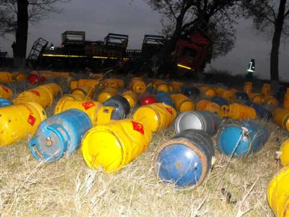 Butelii expirate gasite in Maramures de comisarii OPC FOTO:arhiva
