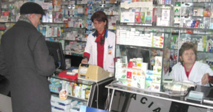 Botoşani: Isteria creată de „porcină“ umflă încasările farmaciştilor