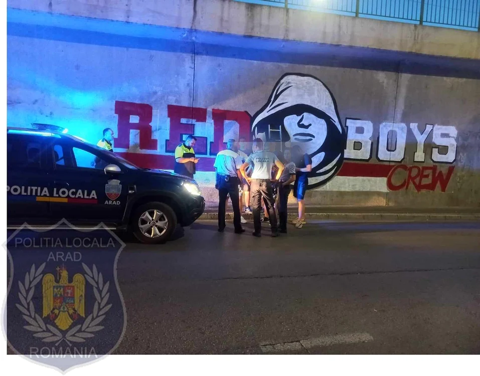 Tinerii s-au folosit de o scară FOTO Poliția Locală 