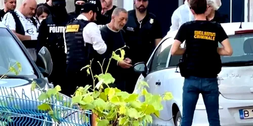 Perchezitii suspect femeie transata pe A1. FOTO g4media.ro