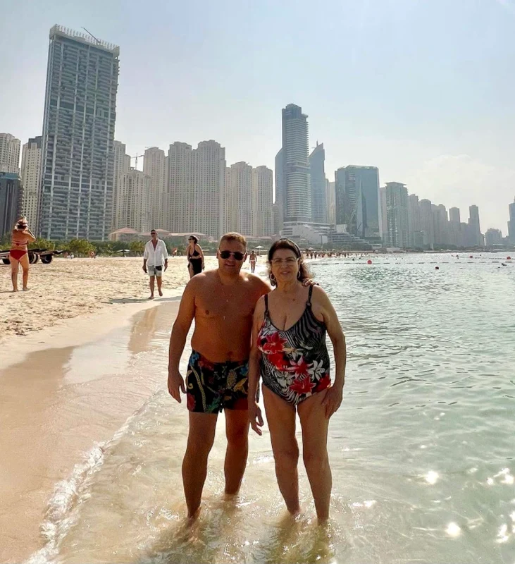 Irina Loghin, în costulm de baie, alături de fiul ei, Ciprian Sursa Instagram 