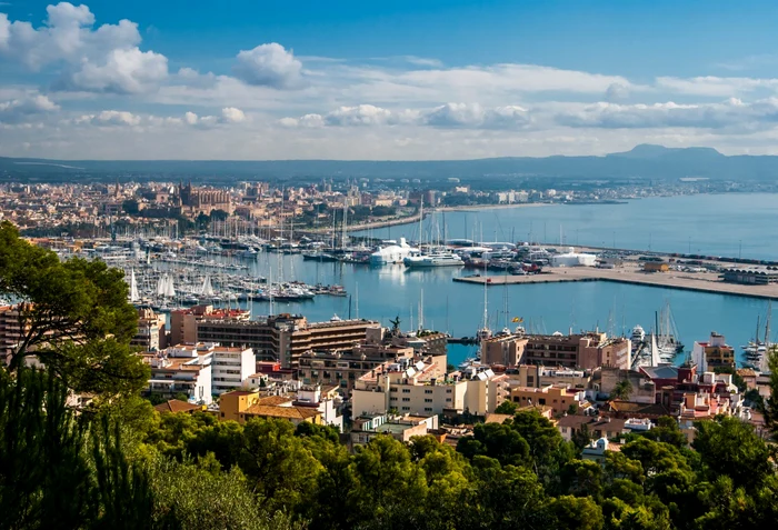 Mallorca este insula contrastelor: cu plaje şi oraşe foarte aglomerate în sud şi sud-vest şi cu munţi înalţi şi frumuseţi ale naturii încă neatinse în nord FOTO SHUTTERSTOCK