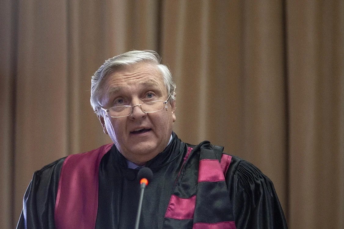 Medicul Mircea Beuran a explicat sâmbătă seară incidentul în urma căruia o pacientă operată la Spitalul Floreasca a suferit arsuri