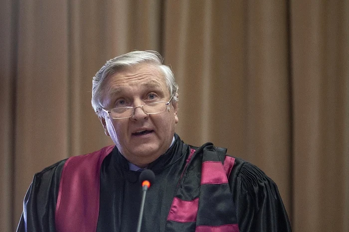 
    Medicul Mircea Beuran a explicat sâmbătă seară incidentul în urma căruia o pacientă operată la Spitalul Floreasca a suferit arsuri  