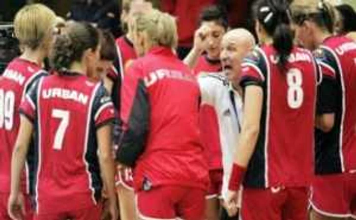 HANDBAL: Rulmentul mai pierde două jucătoare