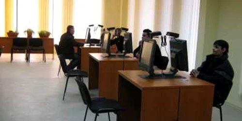 Proba examenului de sală, suspendată pentru patru zile