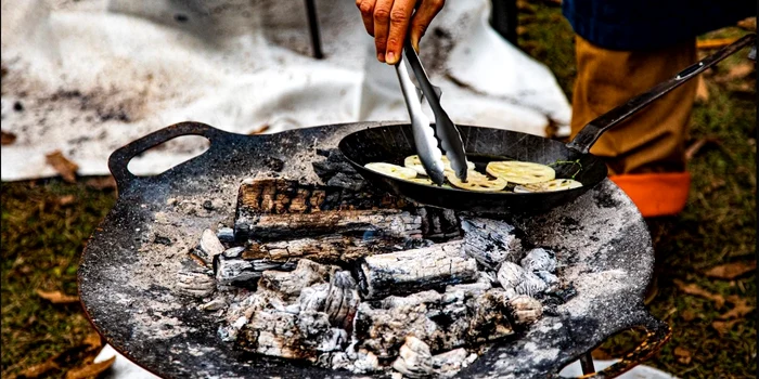 Gătitul în cenușă FOTO cookonfire.ca