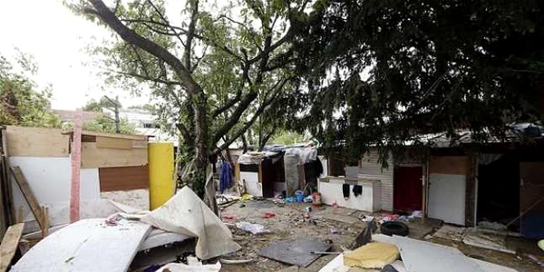 Tabara de romi in care locuia Darius alaturi de familia sa langa paris- baiat rom batut in franta FOTO AFP/Getty