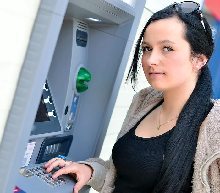 
    BCR a scumpit plăţile din vară  