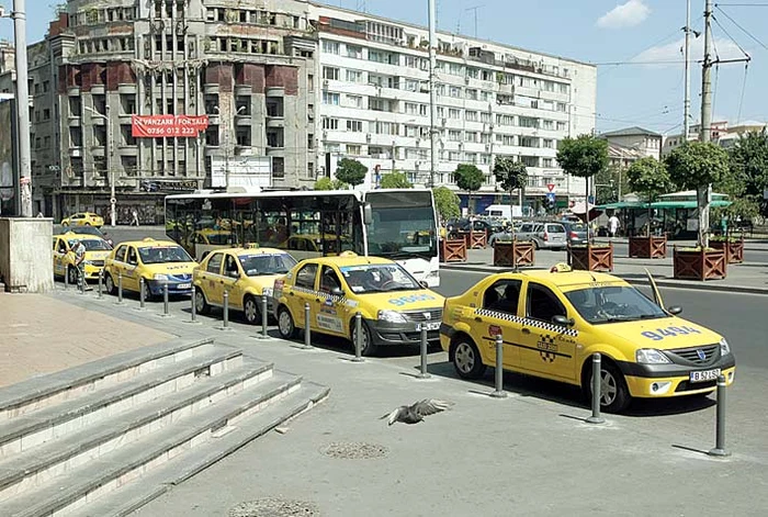 Taximetriștii spun că le-au scăzut comenzile pe timp de noapte