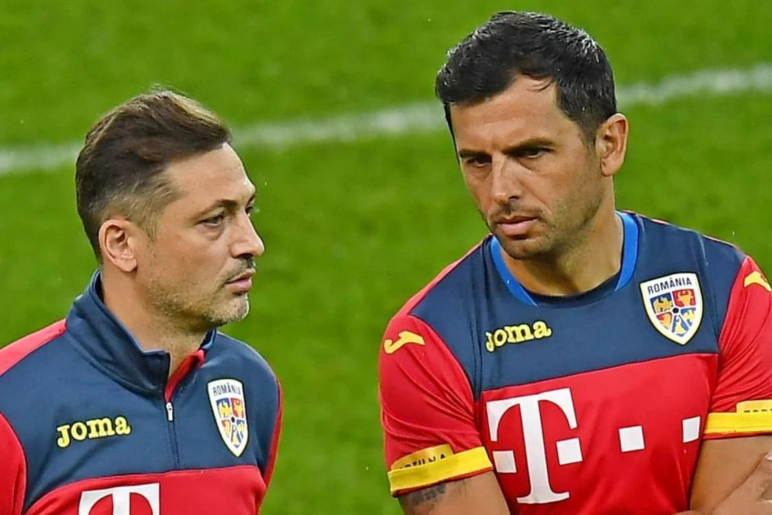 Mirel Rădoi (stânga) şi secundul său, Nicolae Dică