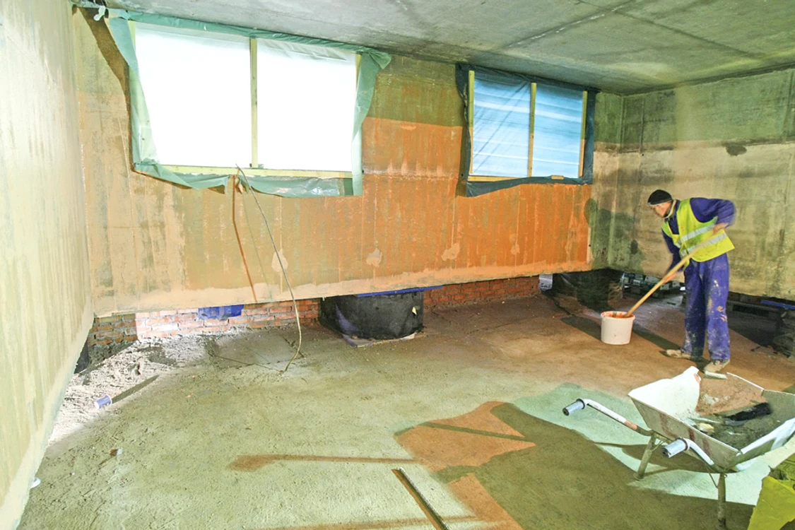 La subsol, imobilul a fost “decupat” și au fost instalate 36 de amortizoare seismice