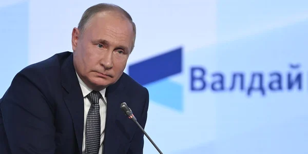 Vladimir Putin sustinand o interventie la Clubul de discutii Valdai FOTO EPA-EFE