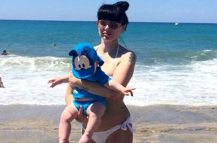 
    Roxana Marinescu este în vacanţă în Turcia foto: arhiva personală  