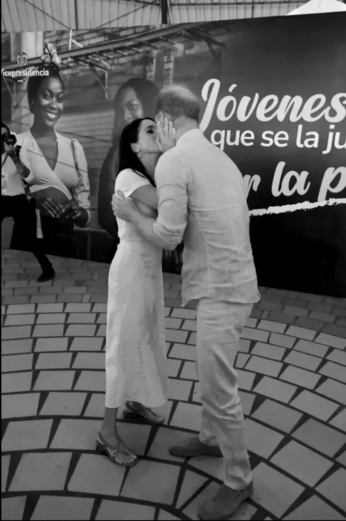 Meghan și Harry s au sarutat în Columbia PNG
