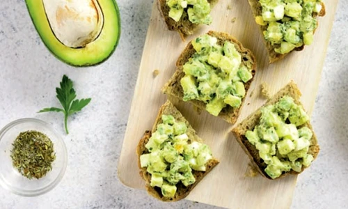salata de ou cu avocado jpg
