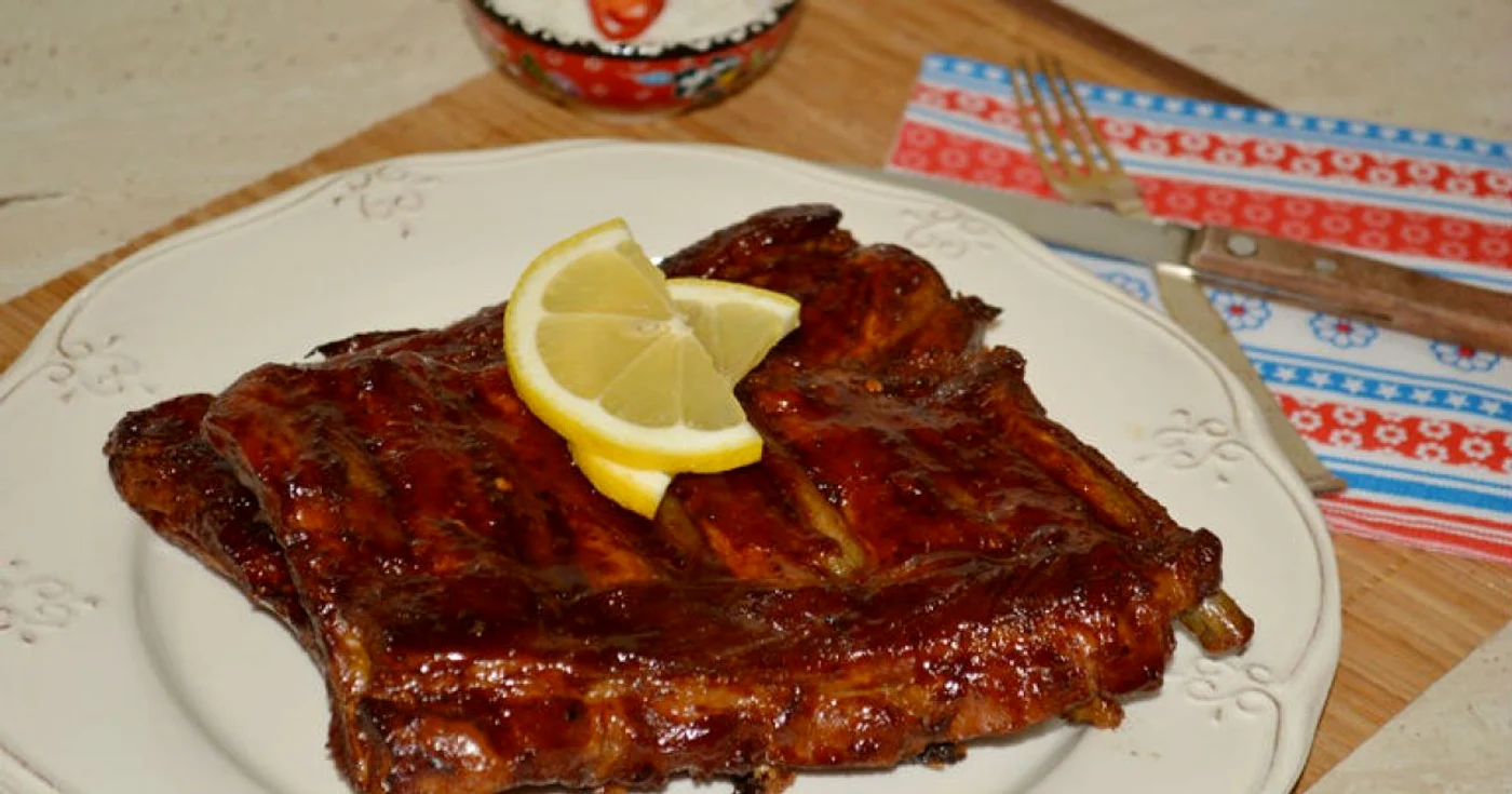 Coaste de porc picante, marinate în sirop de arţar FOTO www.farfuridi.ro