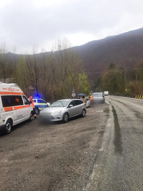 Accident în lanţ pe Valea Oltului cu patru maşini implicate şi două persoane printre care şi un bebeluş de trei luni la spital Foto Adevărul